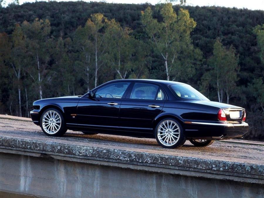  Jaguar XJR 2003 года  (EU) (фото 4 из 5)